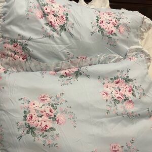 Elegant Floral Comforter Set - Beautiful Blue

Shabby chic
Love shack fancy